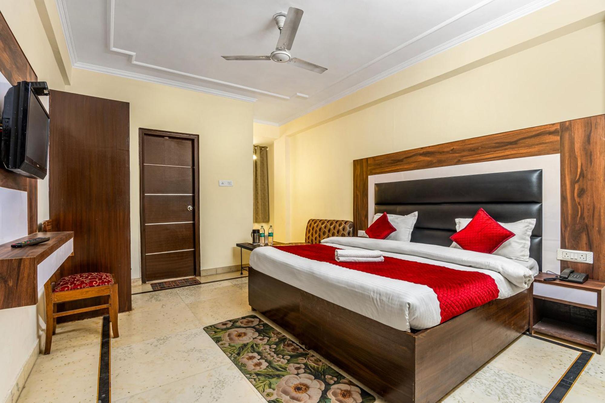 Hotel Nice Palace Dillí Exteriér fotografie