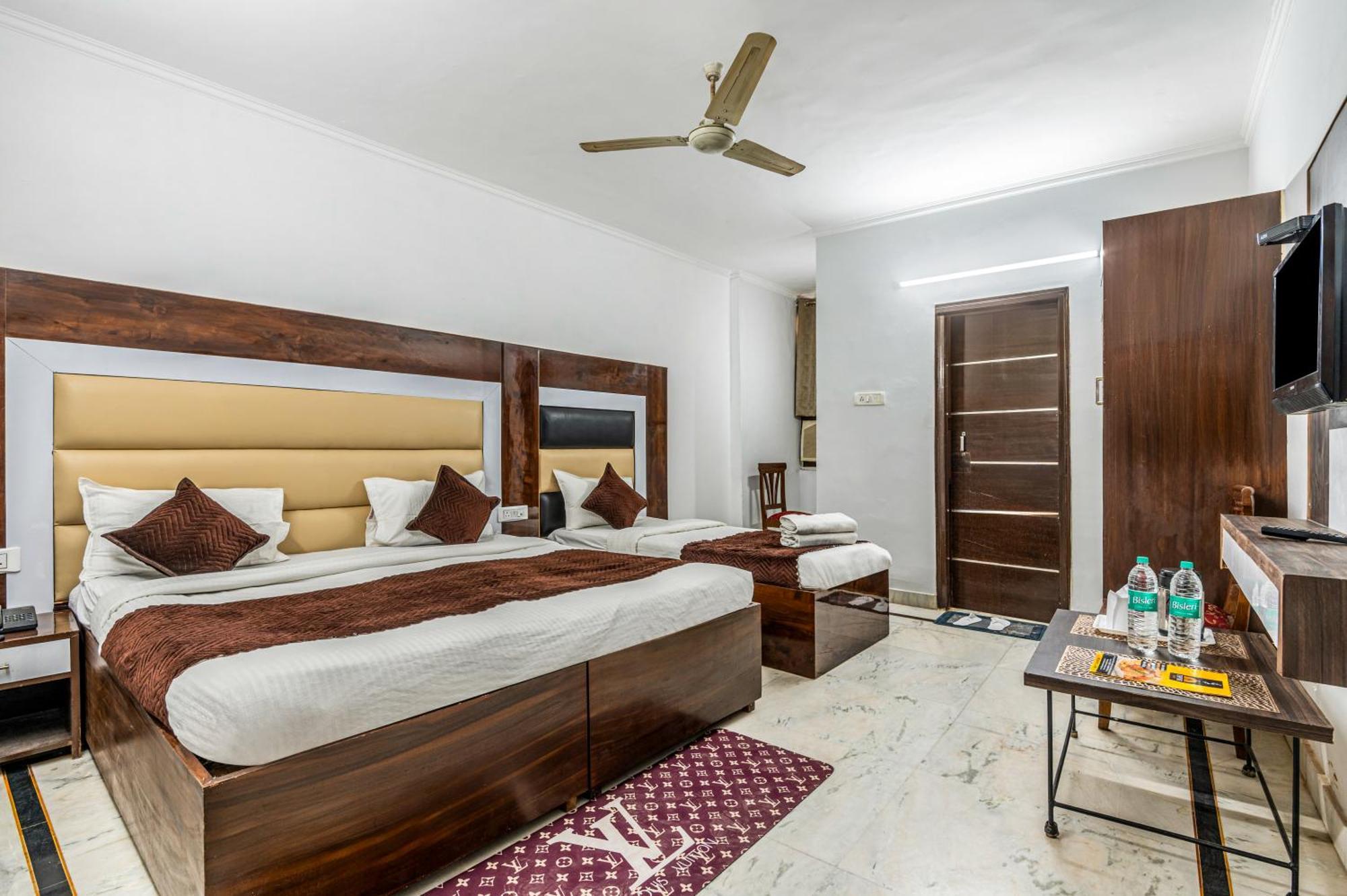 Hotel Nice Palace Dillí Exteriér fotografie