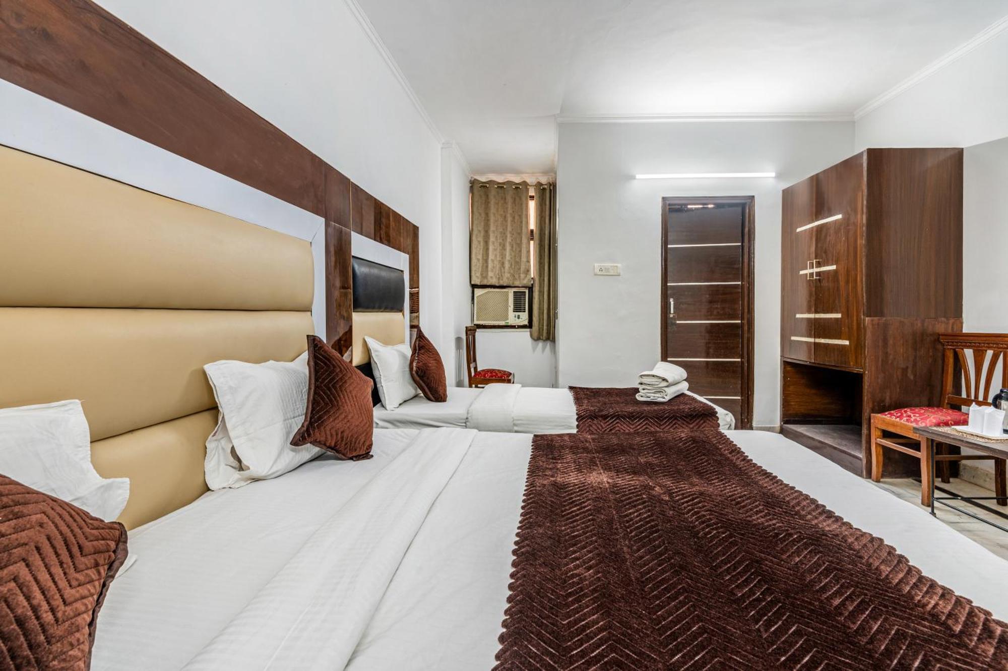 Hotel Nice Palace Dillí Exteriér fotografie